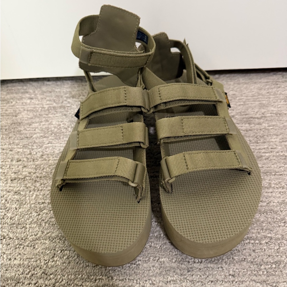 Teva Flatform Mevia Sandal size 11